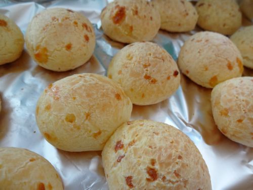 ポーヴィーリョ・アゼードを使用したポン・デ・ケイジョ