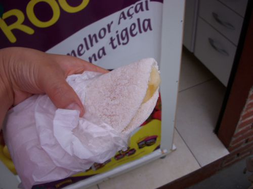 ポーヴィーリョから作られるタピオカ（チーズが挟まれている）