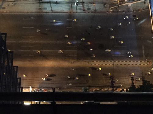 普段は渋滞のひどい通りも今は自転車がスイスイ走れます