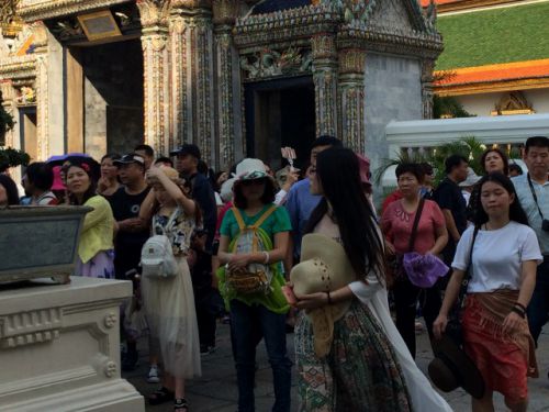 団体旅行客がたくさんいました