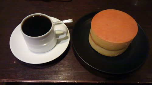美しく焼かれた２段重ねのホットケーキ。