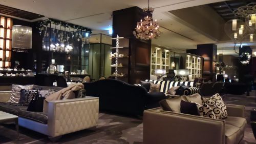 豪華なインテリア。雰囲気がいいと気分もあがります。