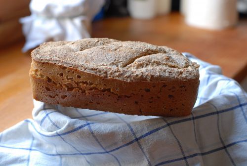 天然酵母を使って焼いてみたパン。奥深い風味と味わい豊かなパンに♪