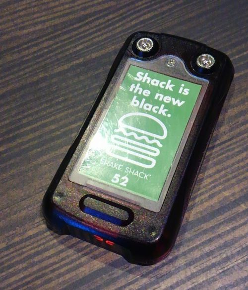 オーダーができあがるとこれが震えて知らせてくれます。