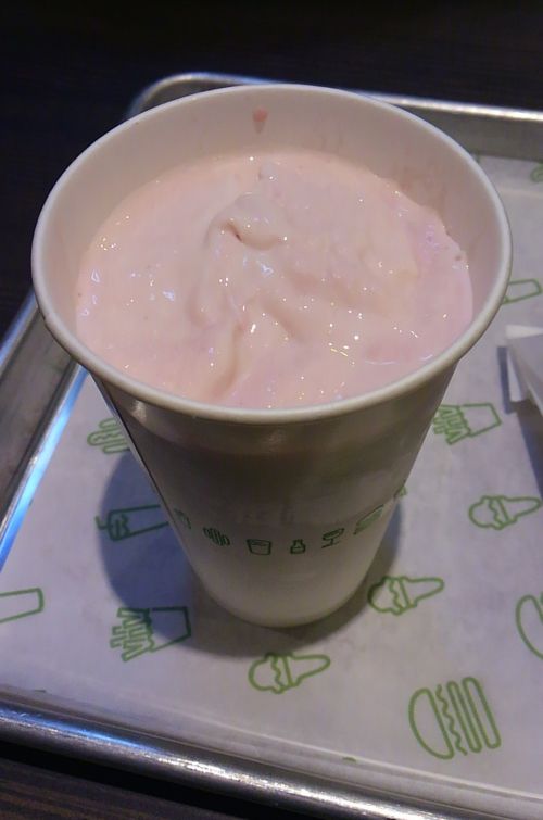 お、おいしいです！このシェイク。