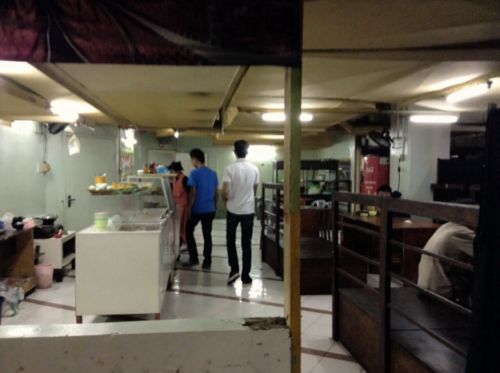 食べるのにはちょっと暗くてさみしい感じもします…