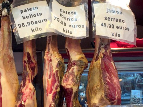 スペインの代表的な生ハム。違いは一目瞭然?!