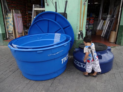 サンパウロ市内で貯水タンクを販売する住宅設備に関する日用雑貨と小間物の小売店