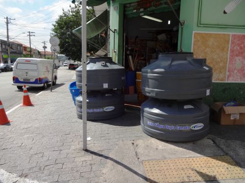 サンパウロ市内で貯水タンクを販売する住宅設備に関する日用雑貨と小間物の小売店