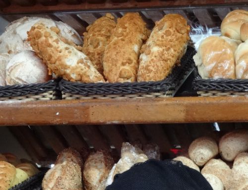 パン屋でポピュラーなトーヘズモの乗ったパン