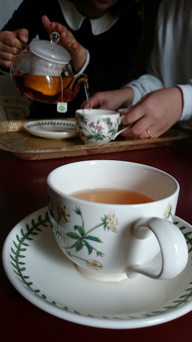 日本と同じくママ友の集まりでは、家族のことや家計事情、社会問題など話題が尽きません