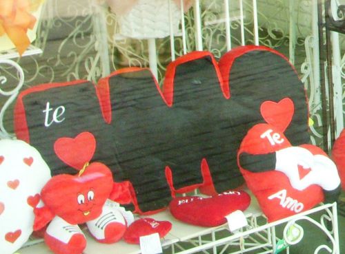  te amo（あなたを愛するの意）のアルファべットがそのままぬいぐるみになった商品