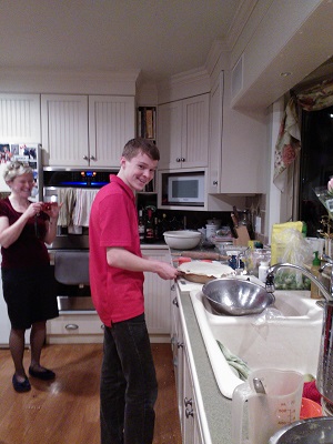 私たちもとりあえずパイを焼いて食べました