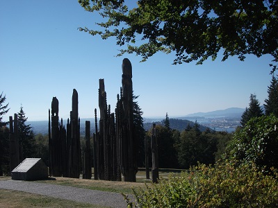 バーナビー市にあるアイヌのアーティストが作ったモニュメント