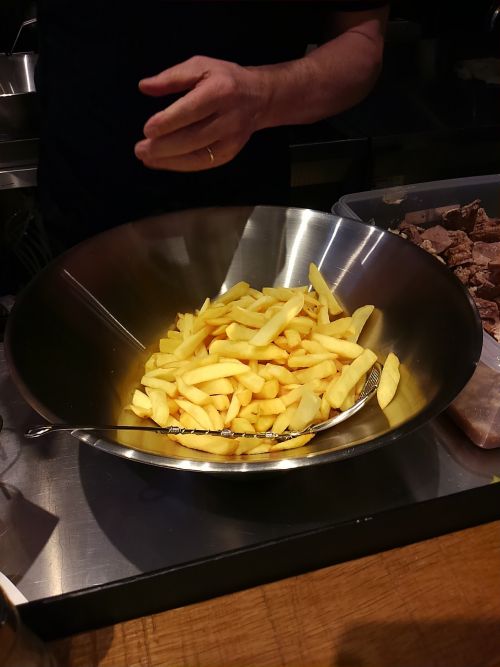 こちらが揚げたてのフライドポテト