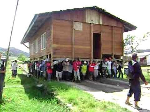 えっさっさ人力で家ごと引っ越し！