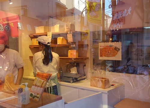 お店で売っているのは食パンのみ。