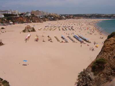 ポルトガルの多くの海岸は、バカンス時期でも比較的静か。