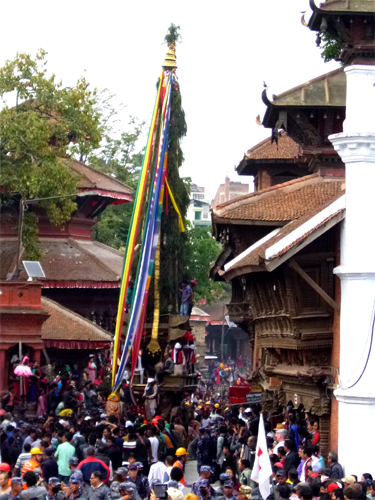 ハヌマンドカから広場の中央へ