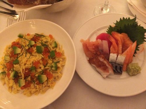 ルームサービスでは珍しい「生ちらし」を堪能しました