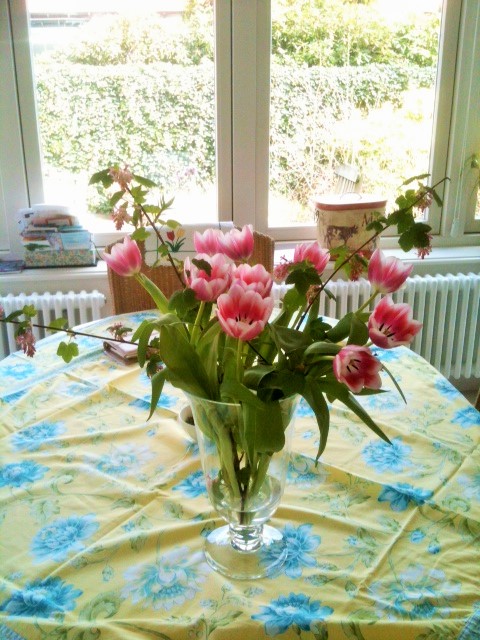 この季節ならではのチューリップ＋枝木