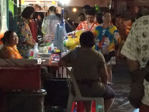 人が集まってます