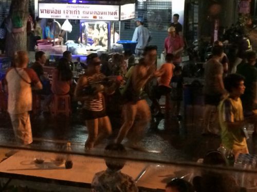 オネエ？だって水かけ大好き