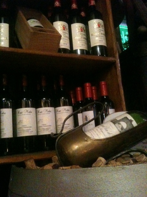 ローカルワインの品ぞろえは抜群！