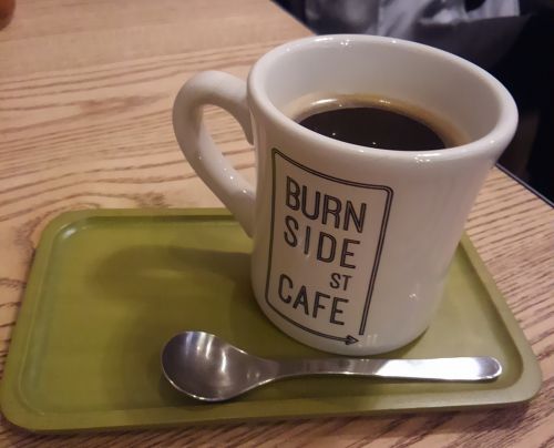 マグにもお店の名前が。