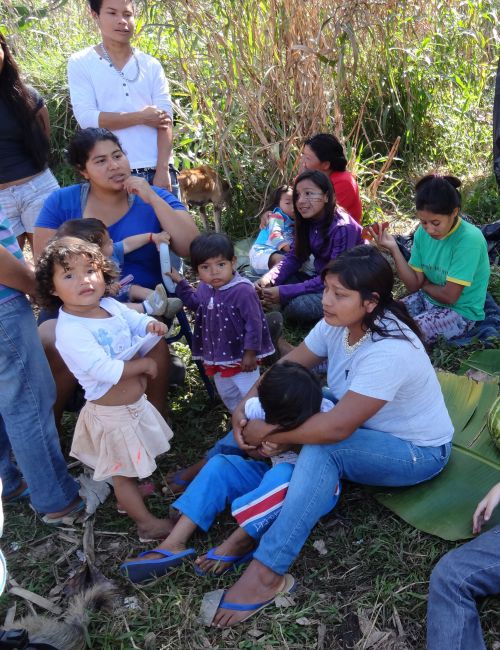 ブラジルのグアラニ族の人々