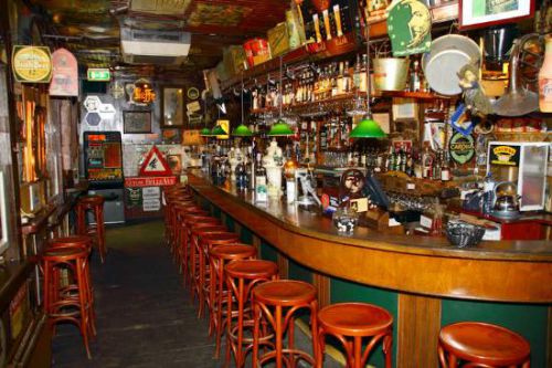 由緒あるカフェの内部は、こんな感じ。