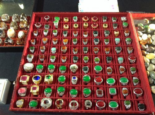 おひとついかが？こちらはひとつ3000円程度