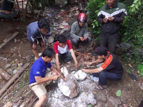 一攫千金を狙って？小遣い稼ぎ？