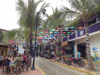 セマナサンタ２週間前はまだ閑散としています。