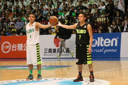 左は弟の高國豪(ガオ・グオハオ、1年、松山高中)、右は兄の高國強(ガオ・グオチャン、3年、泰山高中)