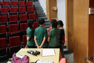 卒業式実行委員会の新旧幹部の引き継ぎ