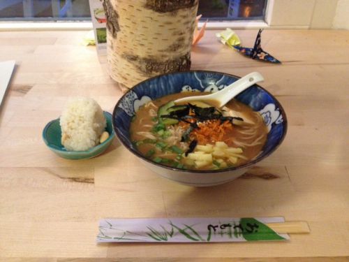 ビーガン向けの味噌ラーメン。オーガニック農法の野菜のみを使っている。