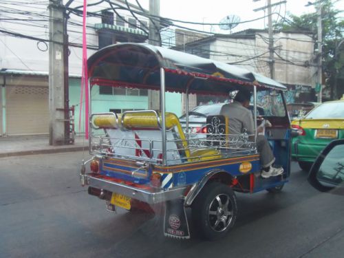 トゥクトゥクなんてほとんどオープンカー