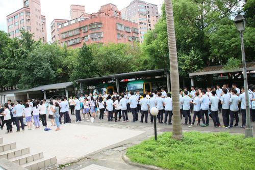 最後は、在校生が見送ります