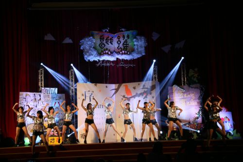 式中、ダンスも多く披露されます