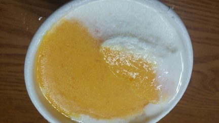 上写真の中身、このデザートも人気があります