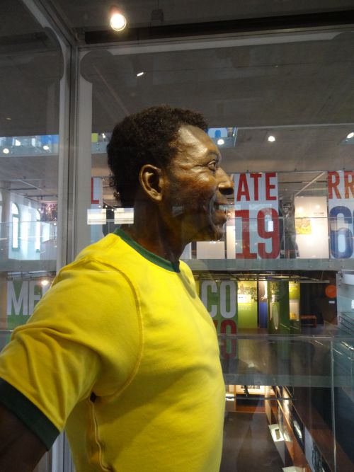 2014年6月にオープンしたサントス市のペレ博物館にある本物そっくりのペレの等身大レプリカ