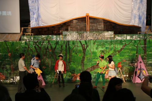 2人の教官（左から2人）が登場