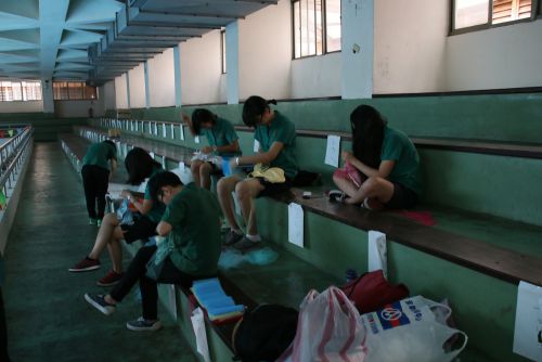 衣装づくりの様子