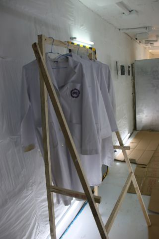 こちらは学校の化学服