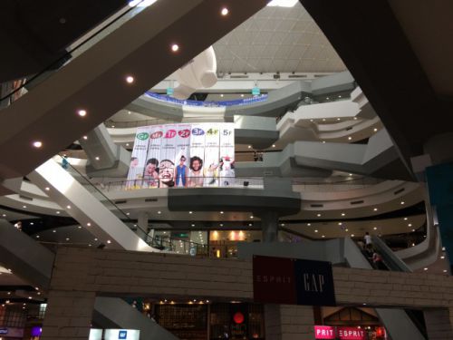 2012年にオープンしたお洒落な造りのSCです