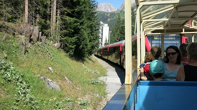 夏休みは列車の旅も、海外からの観光客・スイス在住者関わらず、人気があります。