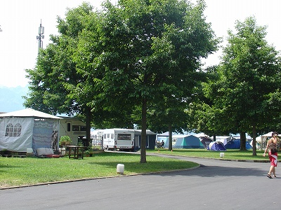 スイスにはキャンプ場もたくさんあります。