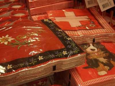 建国記念日用の、スイスがテーマになったナプキンたち。可愛いですね！