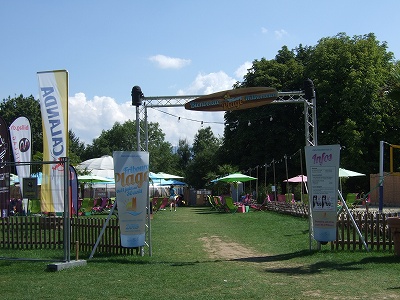 フリブール（Fribourg)の街にある人工砂浜の入り口。入場は無料。